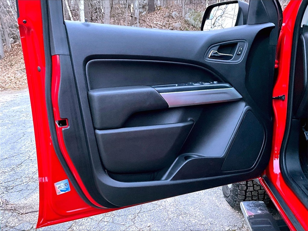 2018 Chevrolet Colorado LT - Photo 9