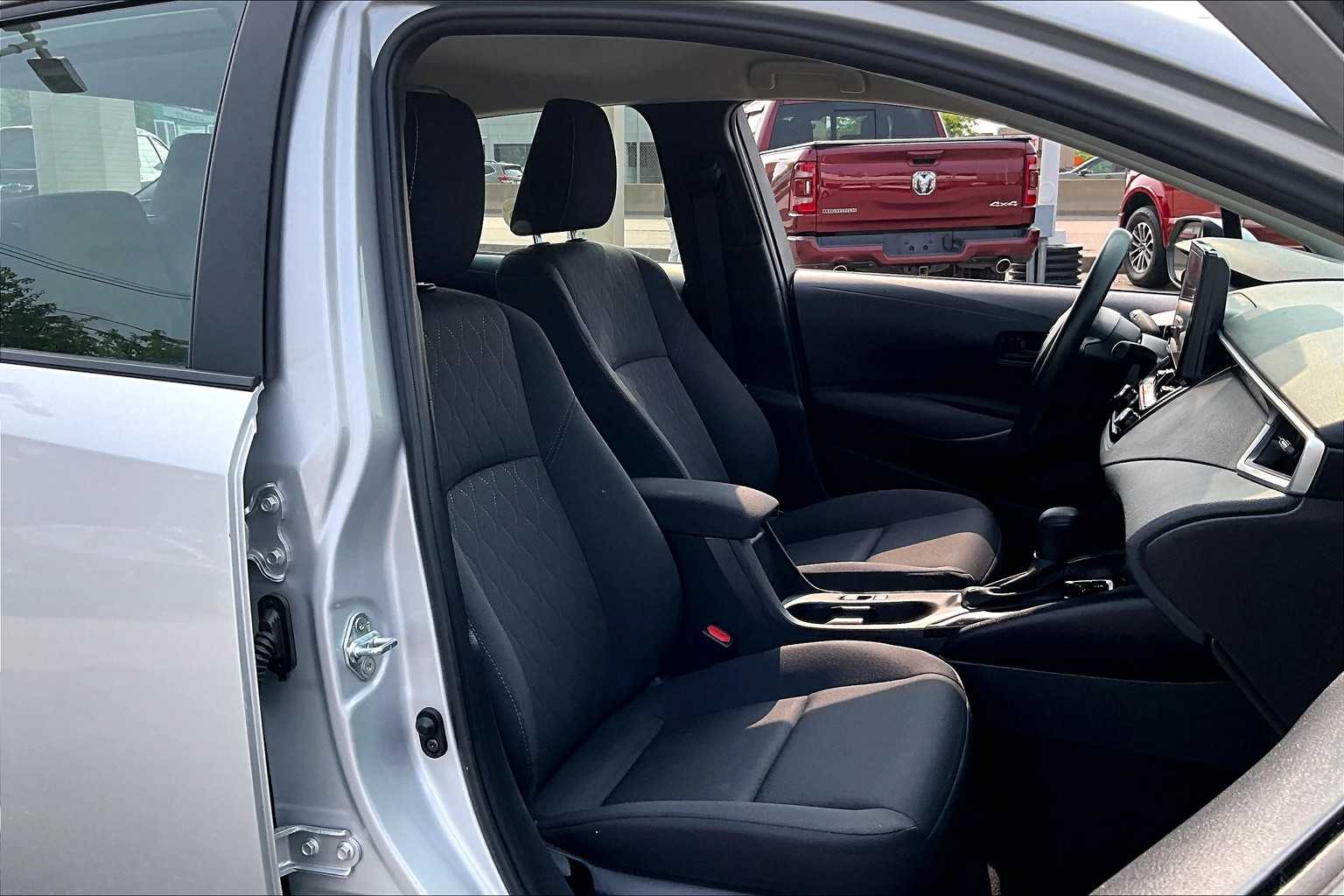 2024 Toyota Corolla LE - Photo 11