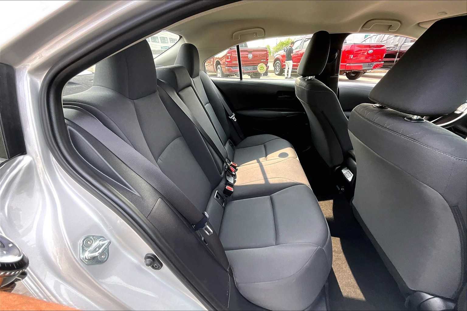 2024 Toyota Corolla LE - Photo 16