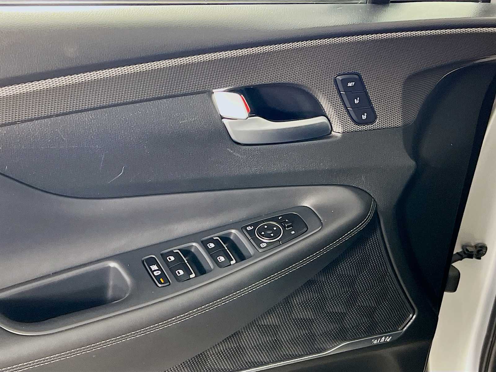 2020 Hyundai Santa Fe Limited - Photo 18