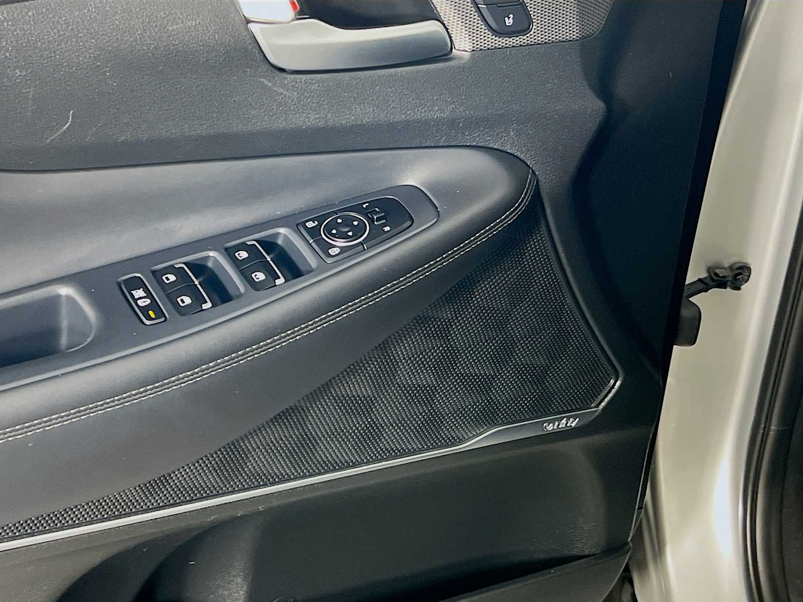 2020 Hyundai Santa Fe Limited - Photo 19