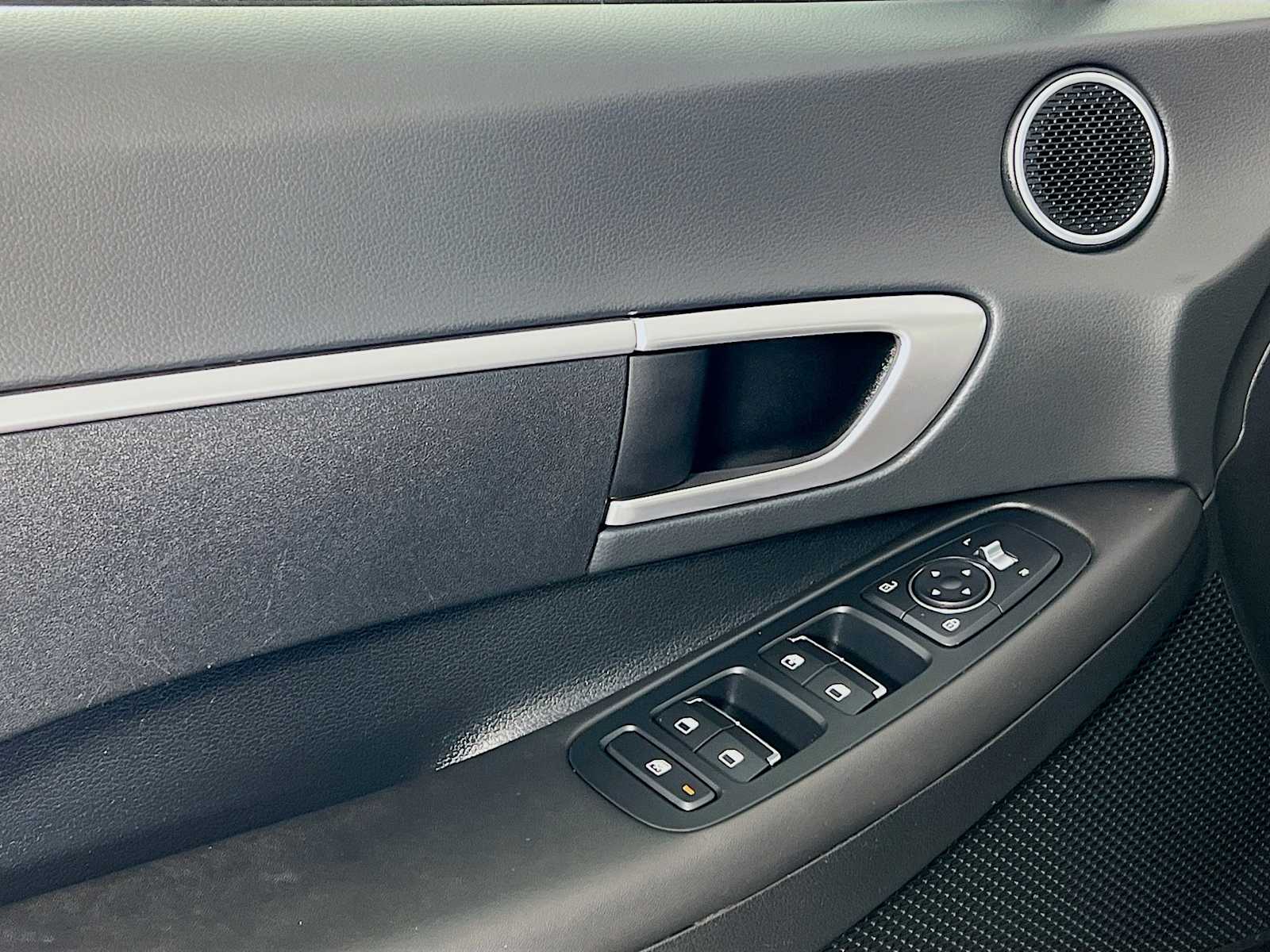 2023 Hyundai Sonata SE - Photo 17