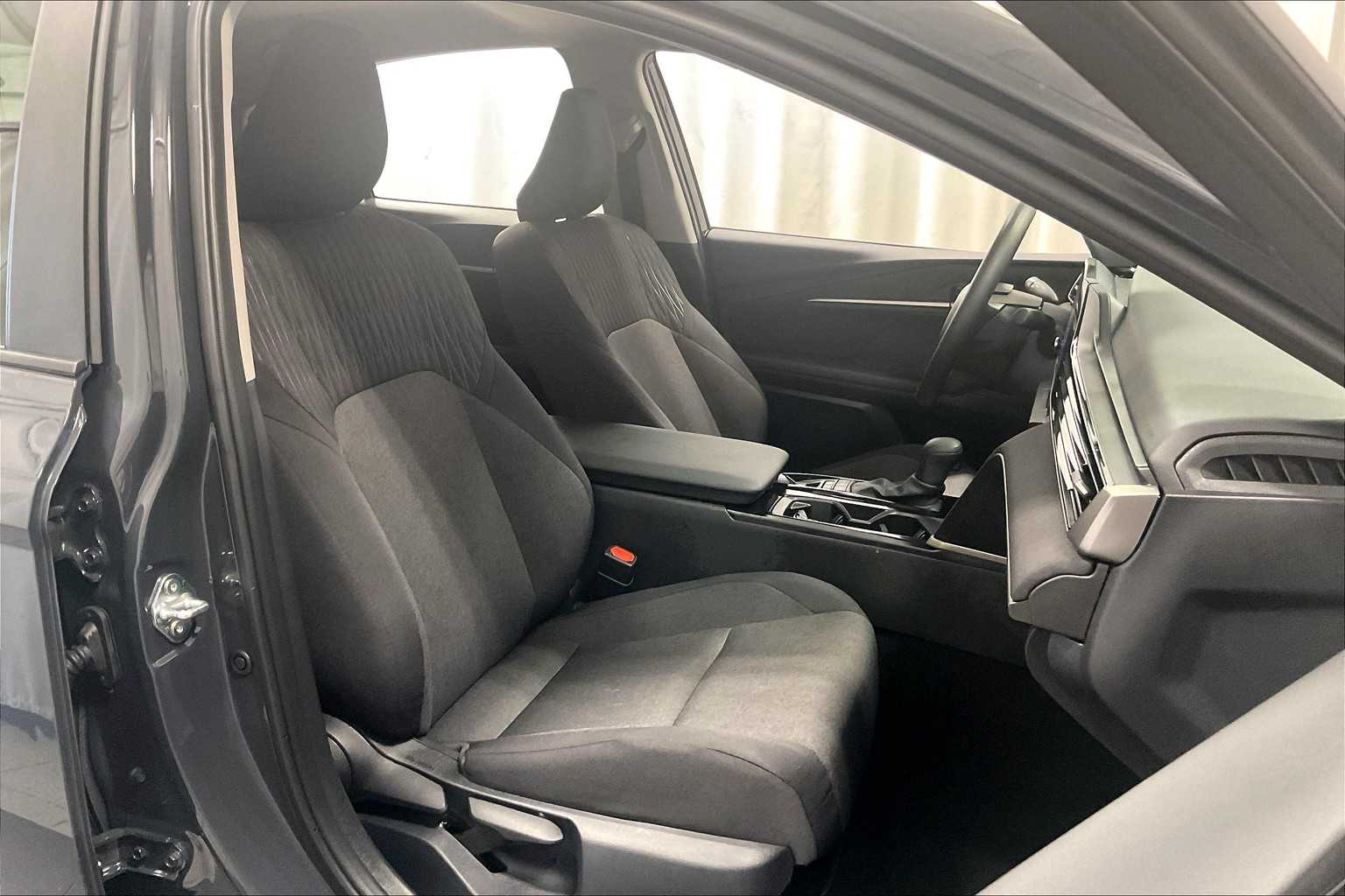 2025 Toyota Camry LE - Photo 11
