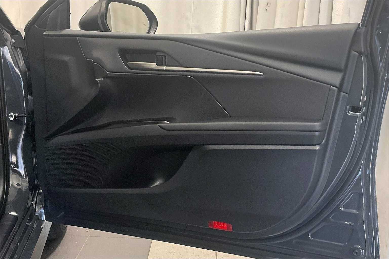 2025 Toyota Camry LE - Photo 12