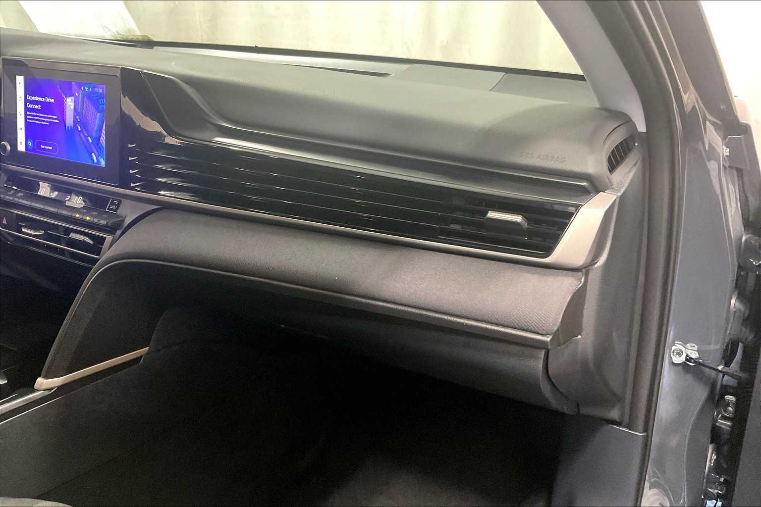 2025 Toyota Camry LE - Photo 13
