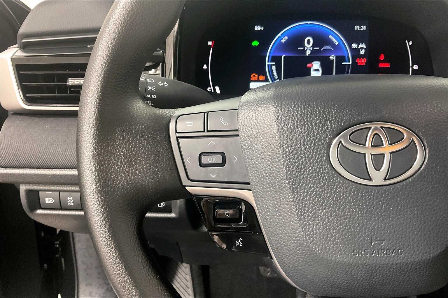 2025 Toyota Camry LE - Photo 22