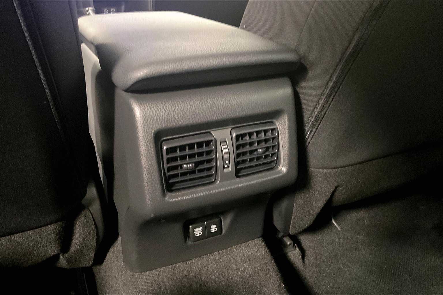 2025 Toyota Camry LE - Photo 27
