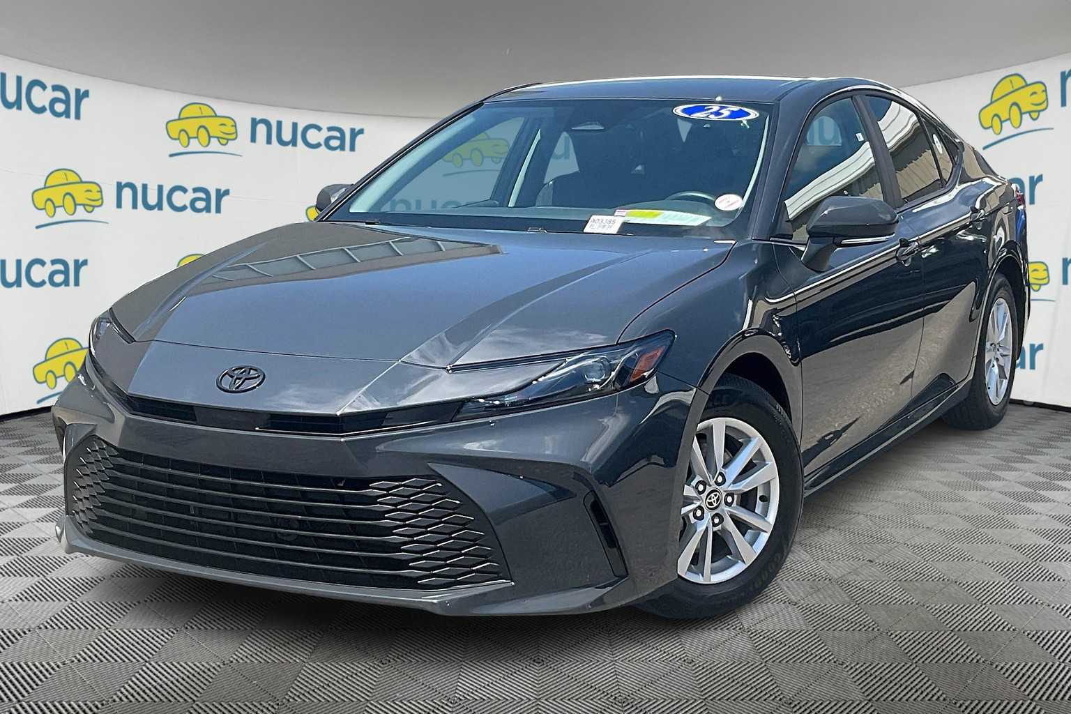 2025 Toyota Camry LE - Photo 3