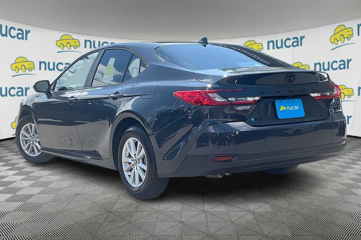 2025 Toyota Camry LE - Photo 4