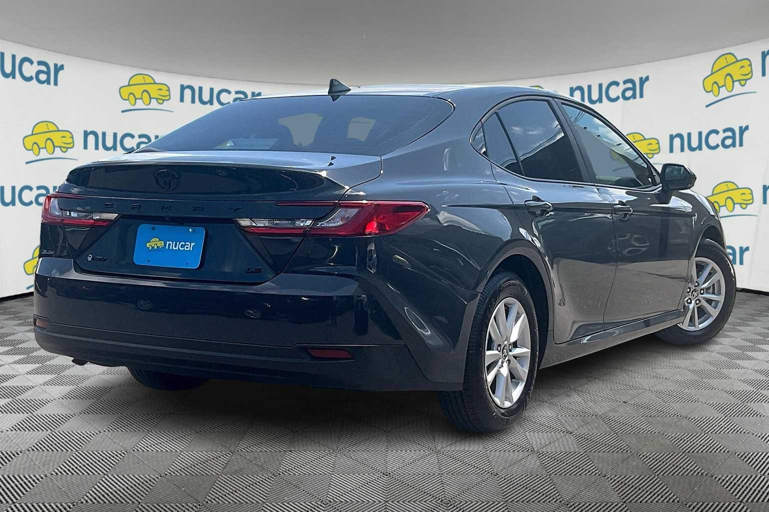 2025 Toyota Camry LE - Photo 6