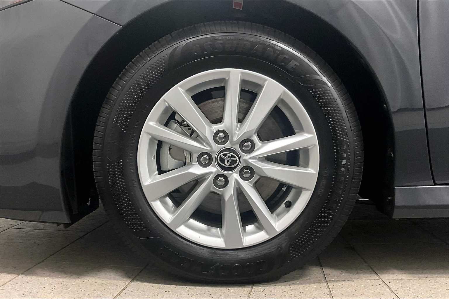 2025 Toyota Camry LE - Photo 7