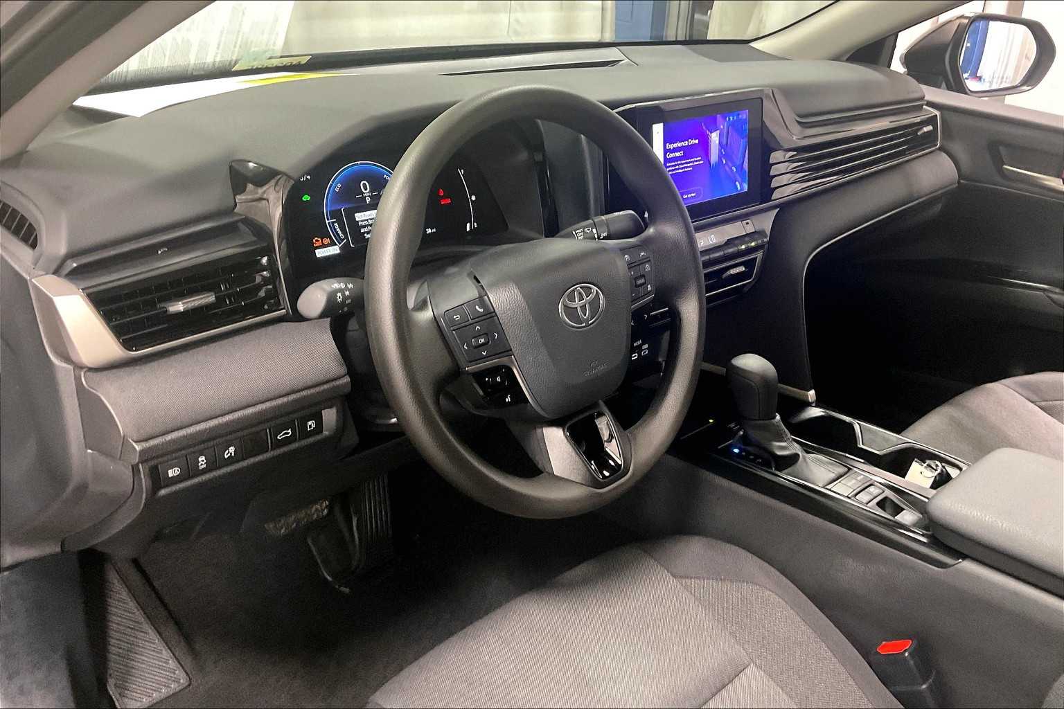 2025 Toyota Camry LE - Photo 8
