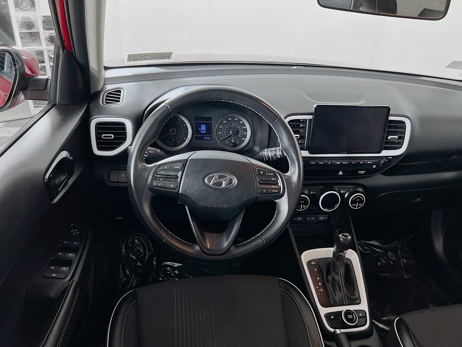2022 Hyundai Venue Limited - Photo 23