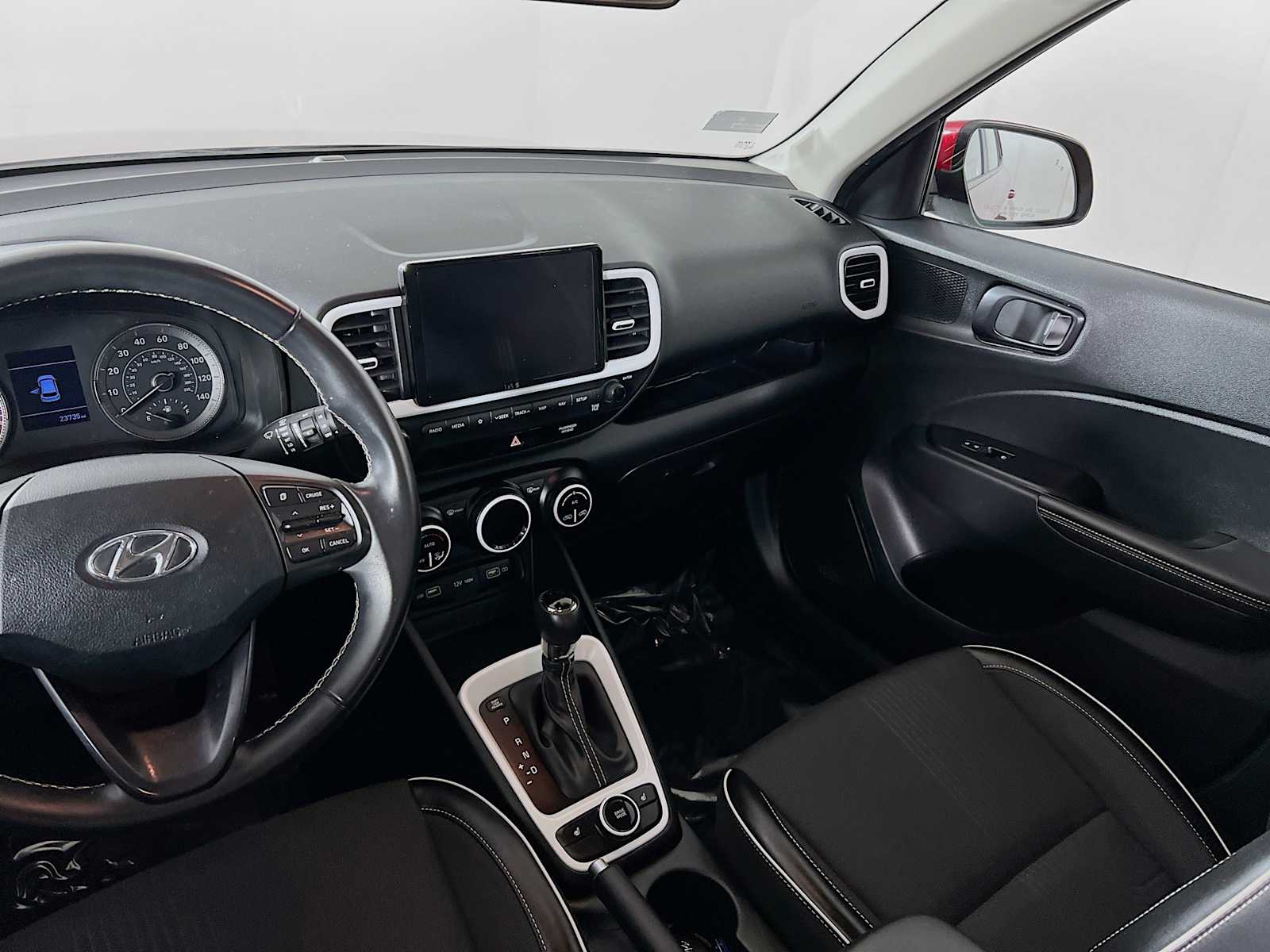 2022 Hyundai Venue Limited - Photo 24