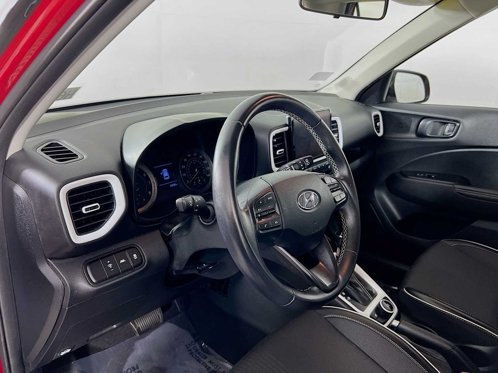 2022 Hyundai Venue Limited - Photo 9