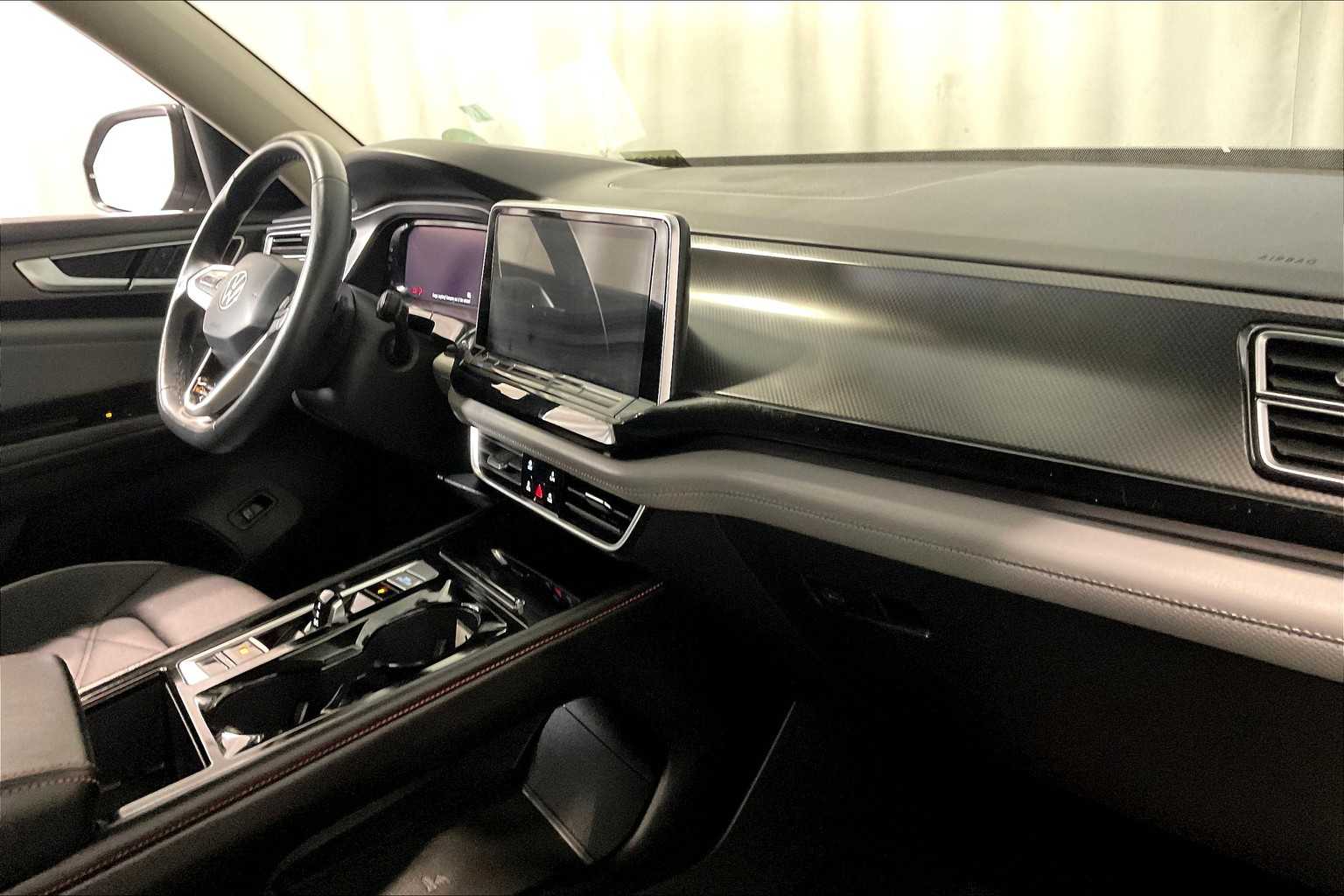 2024 Volkswagen Atlas 2.0T Peak Edition SE w/Technology - Photo 14