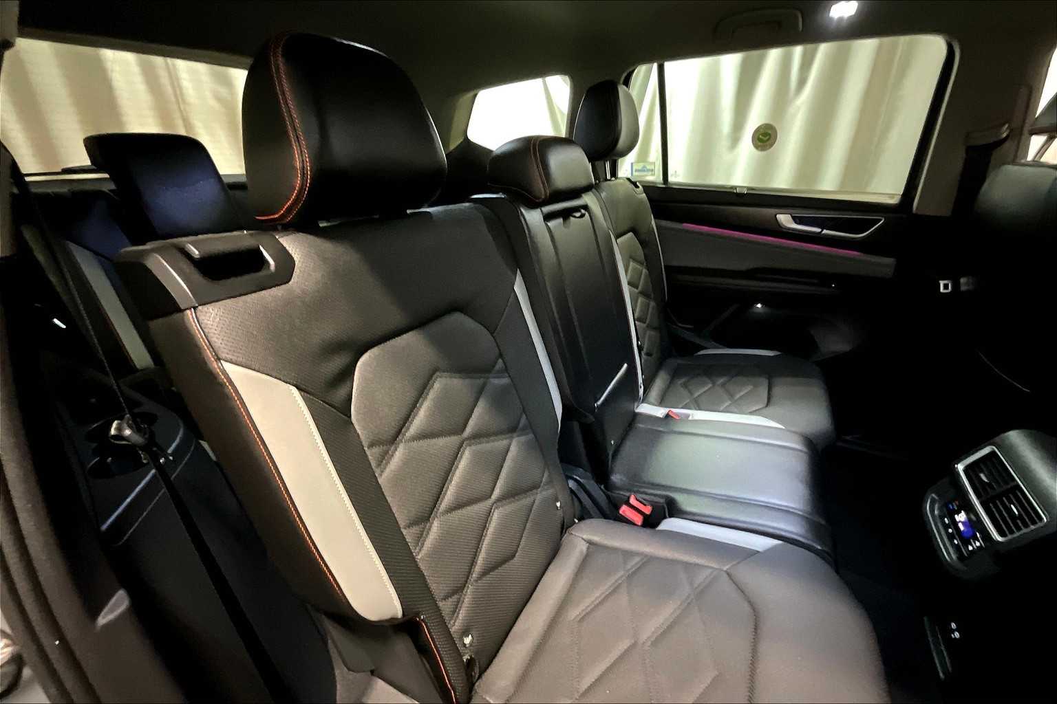 2024 Volkswagen Atlas 2.0T Peak Edition SE w/Technology - Photo 16