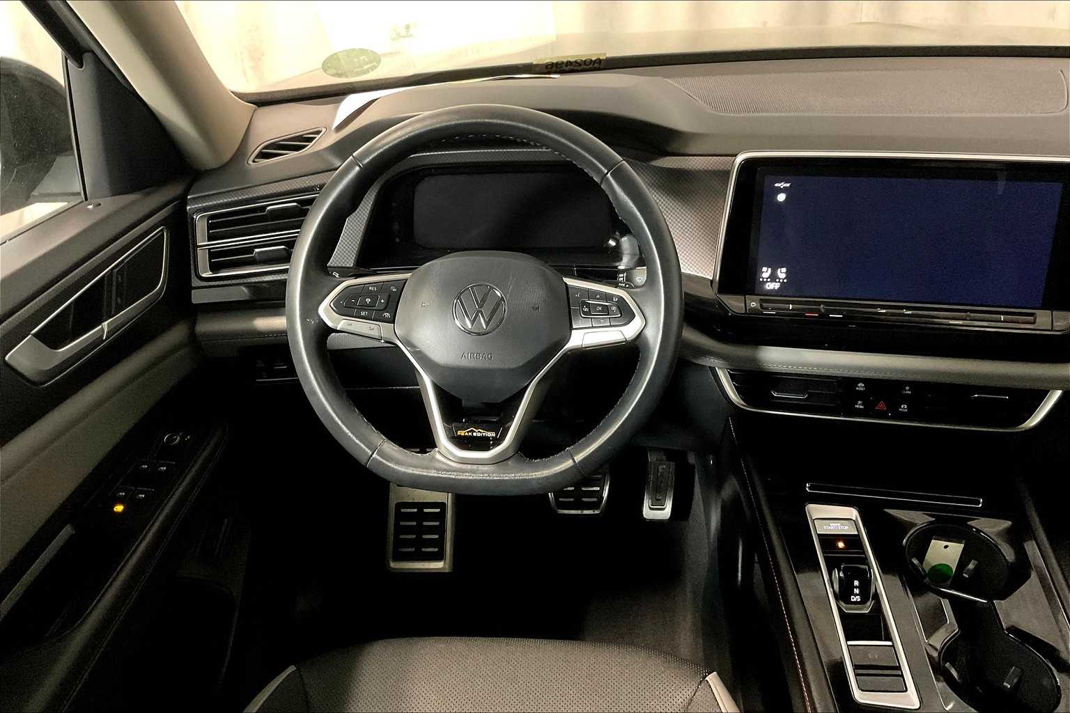 2024 Volkswagen Atlas 2.0T Peak Edition SE w/Technology - Photo 18
