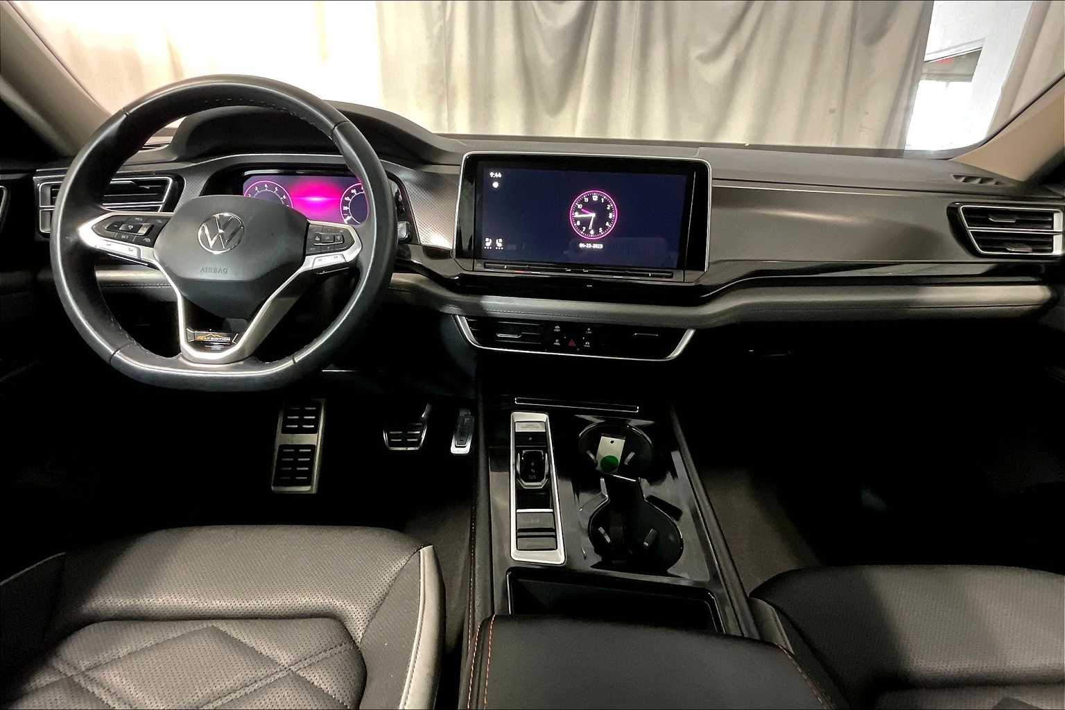 2024 Volkswagen Atlas 2.0T Peak Edition SE w/Technology - Photo 22