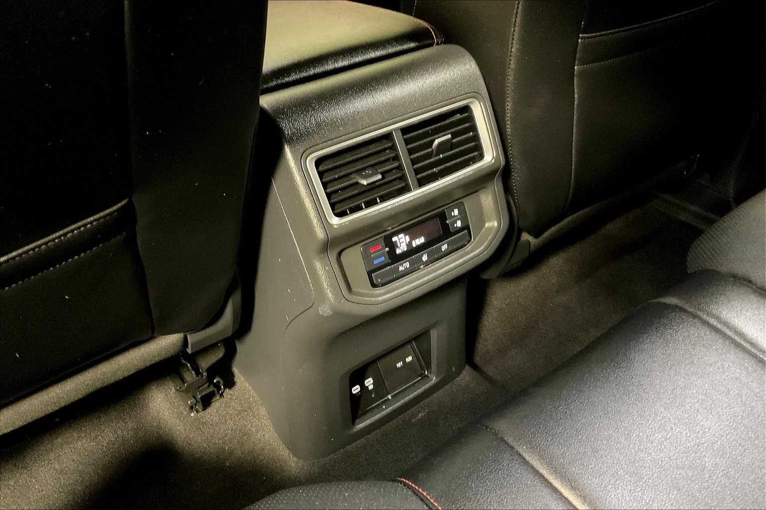 2024 Volkswagen Atlas 2.0T Peak Edition SE w/Technology - Photo 28