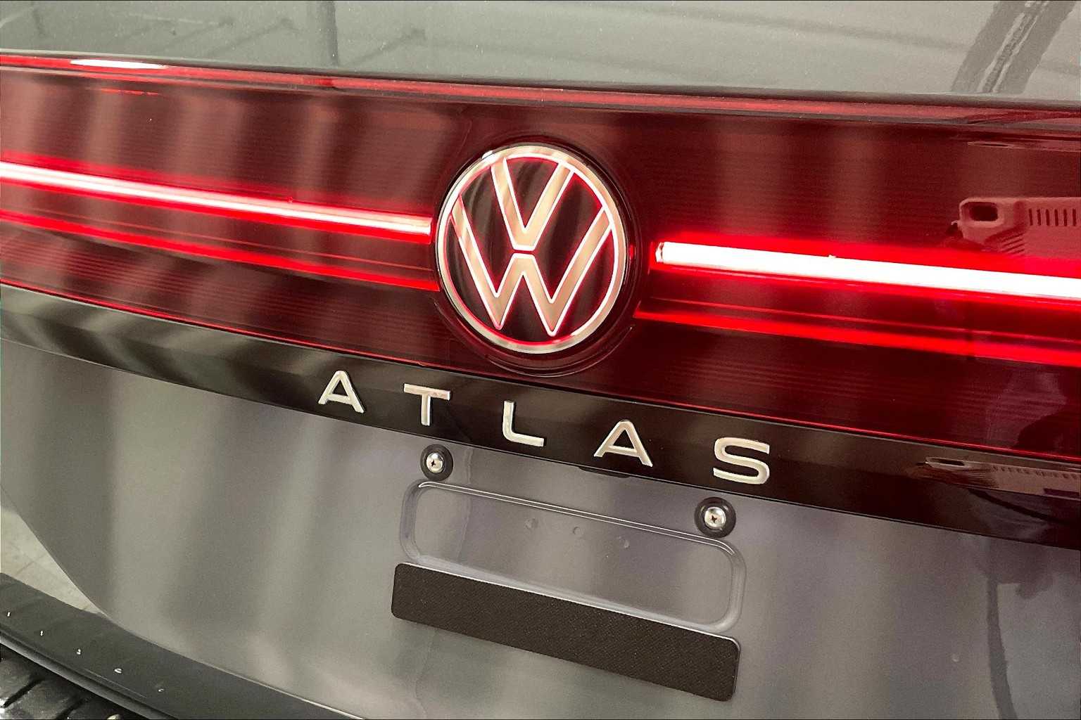 2024 Volkswagen Atlas 2.0T Peak Edition SE w/Technology - Photo 29