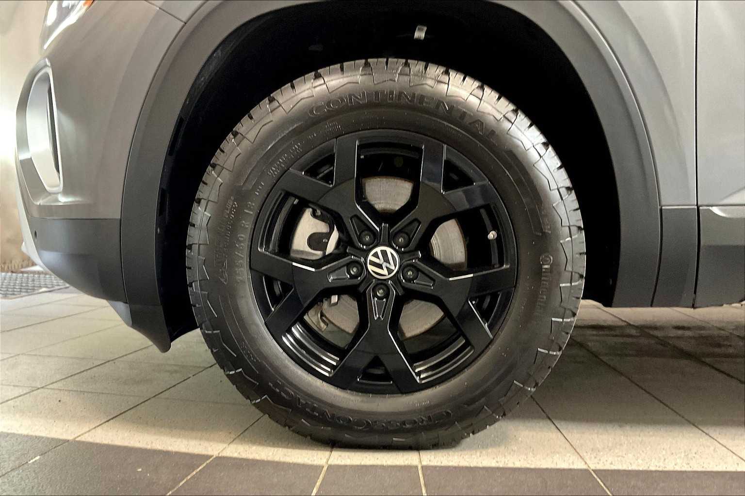 2024 Volkswagen Atlas 2.0T Peak Edition SE w/Technology - Photo 7