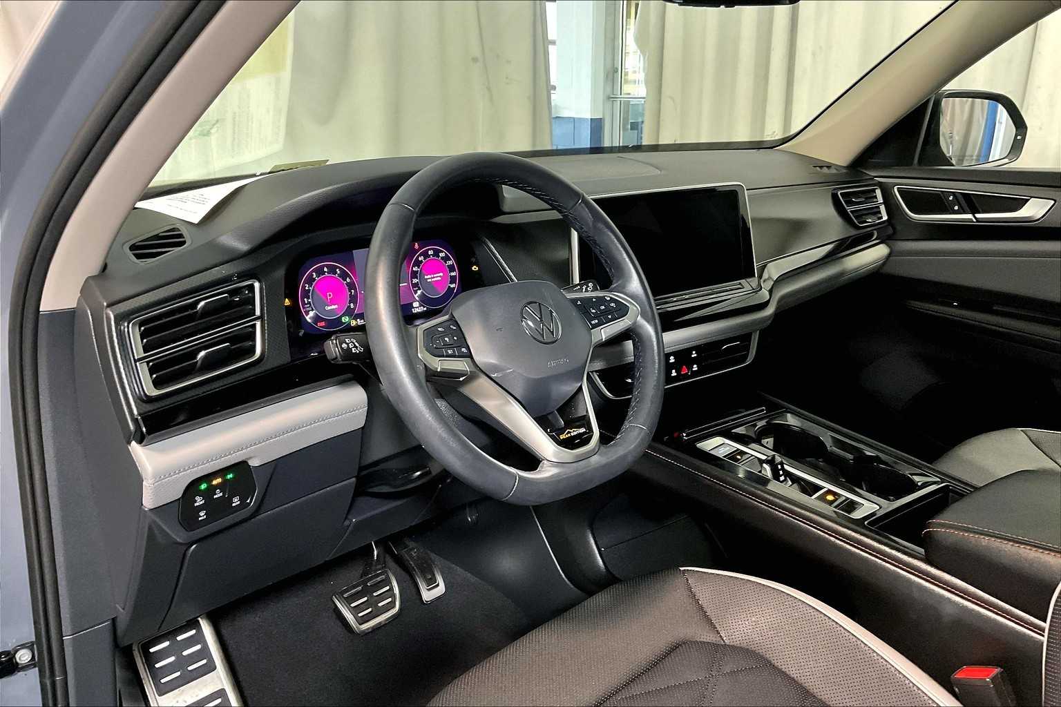 2024 Volkswagen Atlas 2.0T Peak Edition SE w/Technology - Photo 8