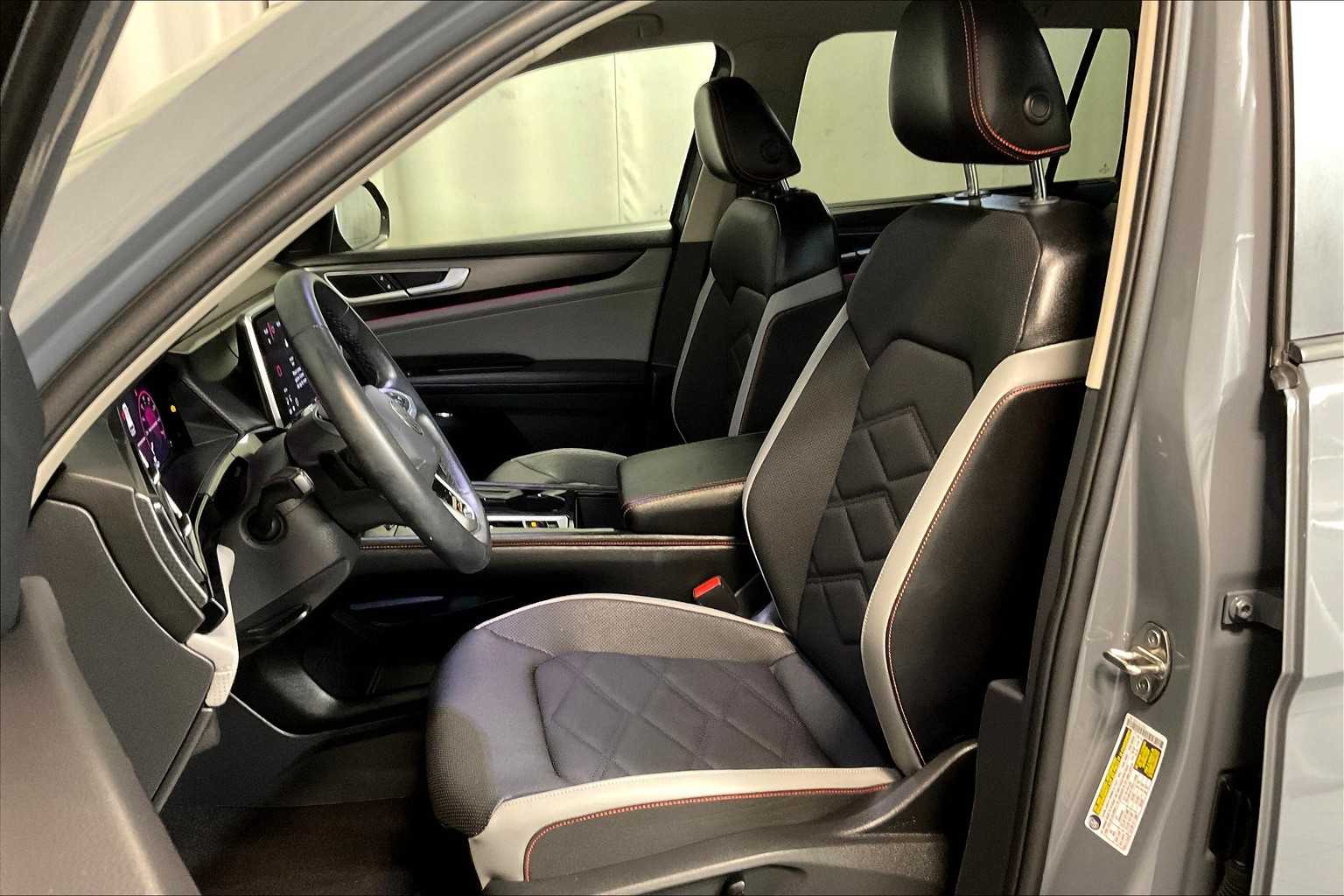 2024 Volkswagen Atlas 2.0T Peak Edition SE w/Technology - Photo 10