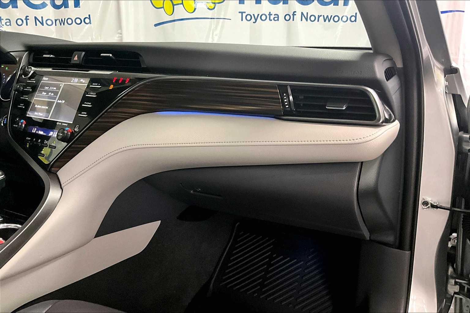 2020 Toyota Camry XLE - Photo 13
