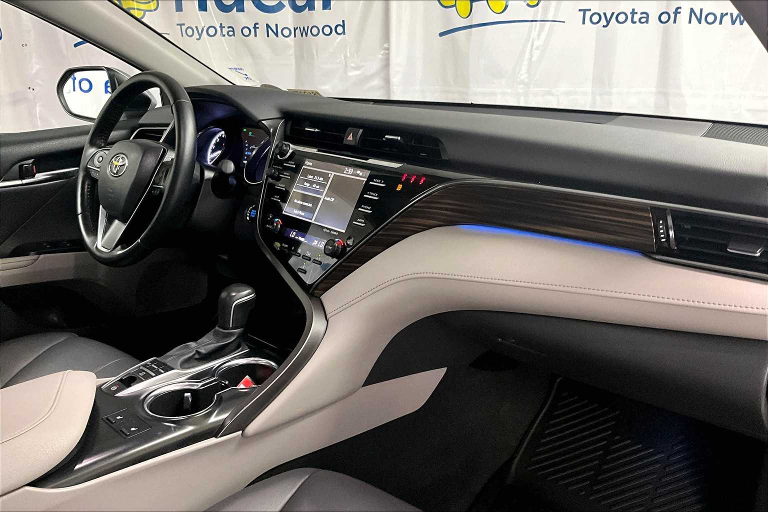 2020 Toyota Camry XLE - Photo 14