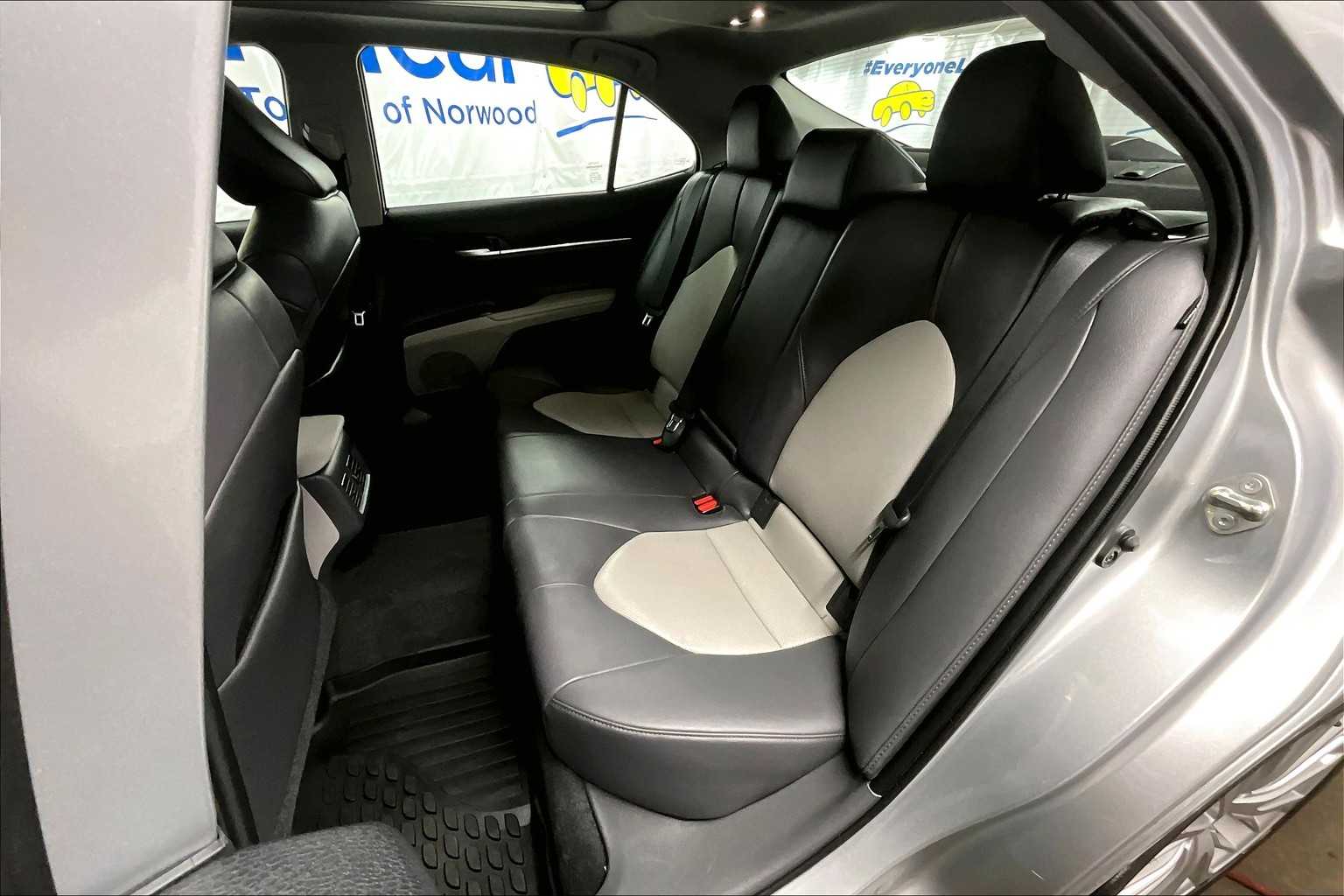 2020 Toyota Camry XLE - Photo 15