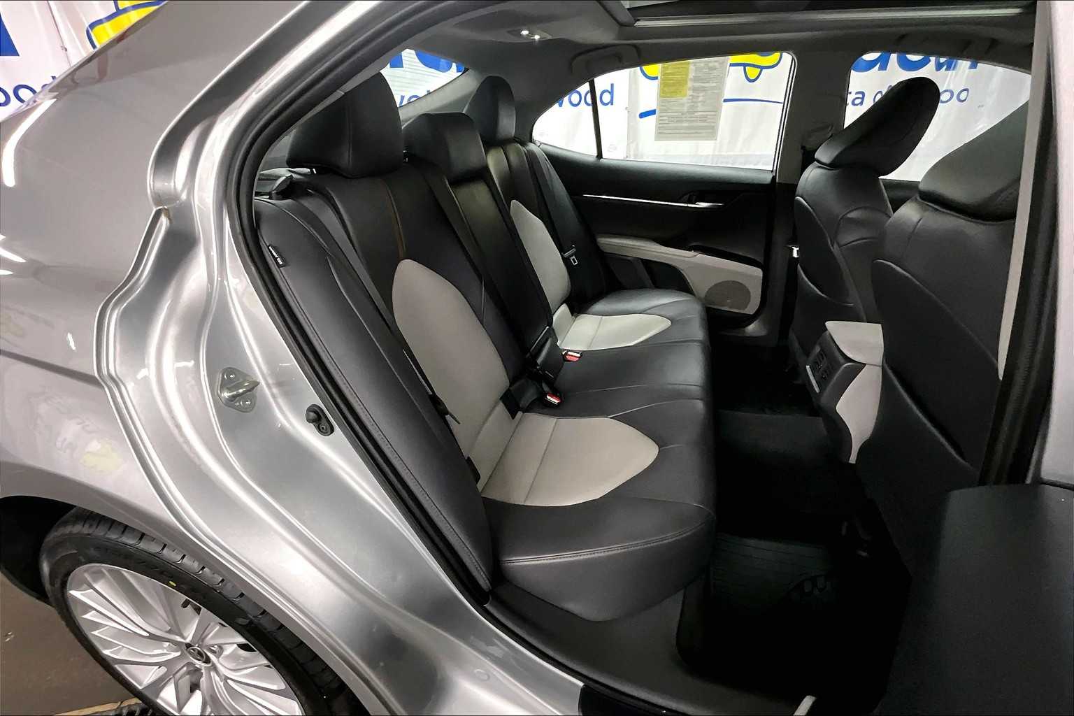 2020 Toyota Camry XLE - Photo 16