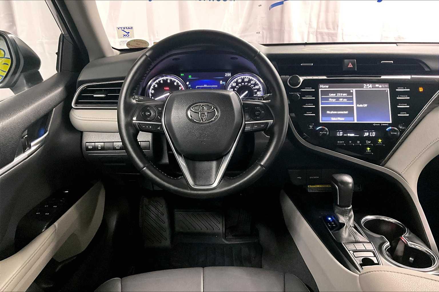 2020 Toyota Camry XLE - Photo 17