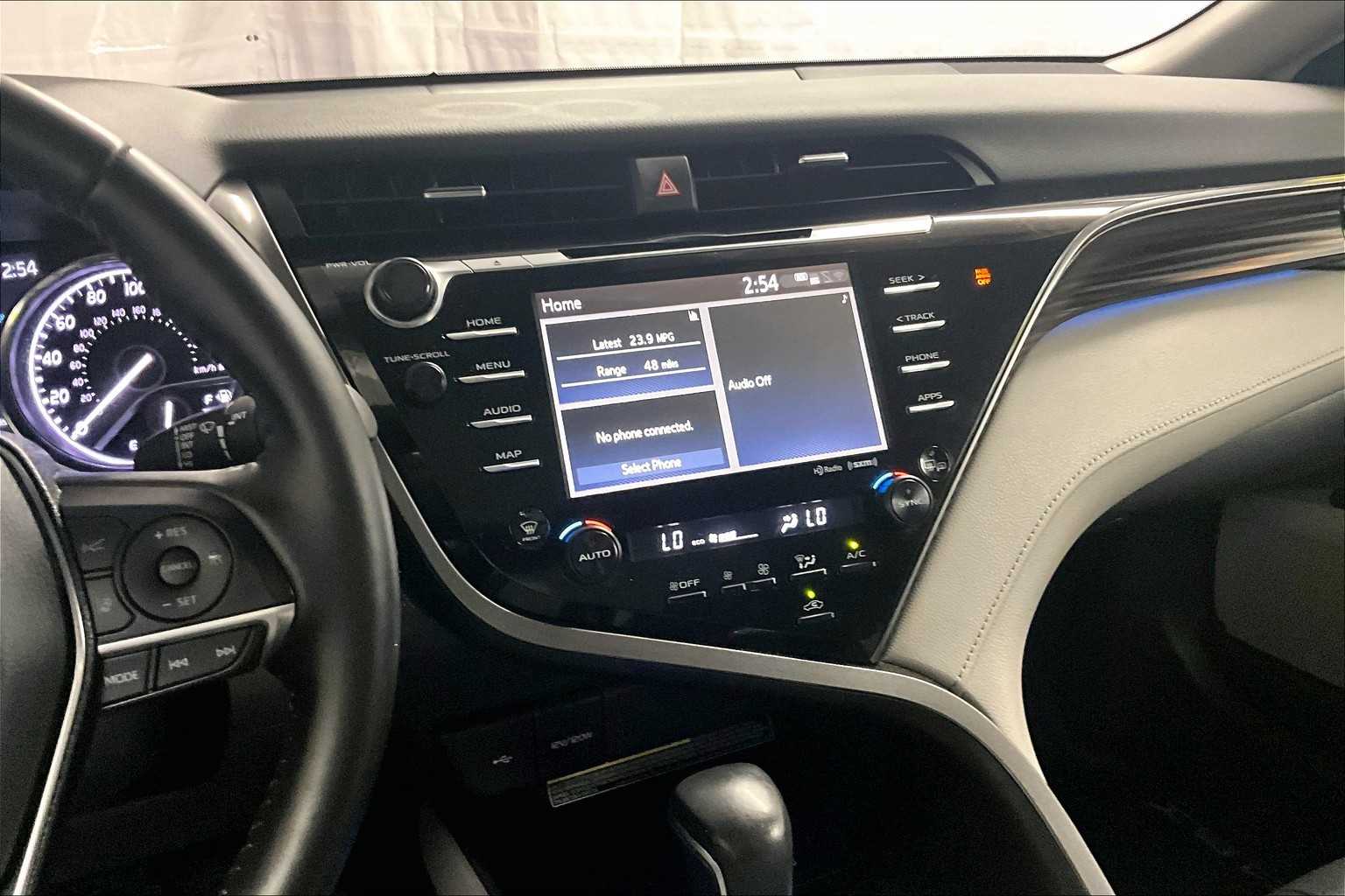 2020 Toyota Camry XLE - Photo 18
