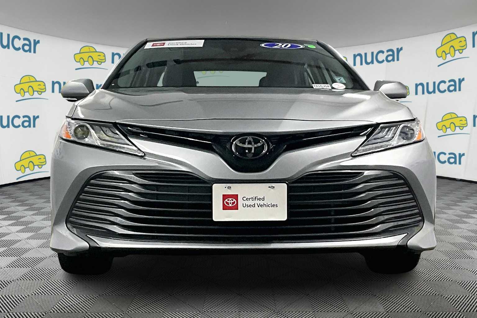 2020 Toyota Camry XLE - Photo 2