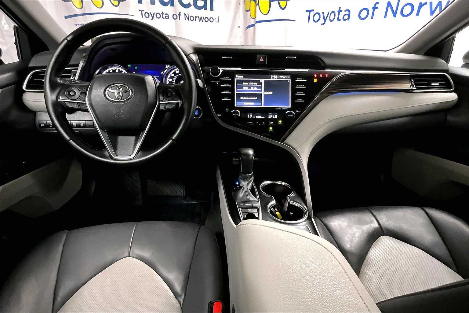 2020 Toyota Camry XLE - Photo 21