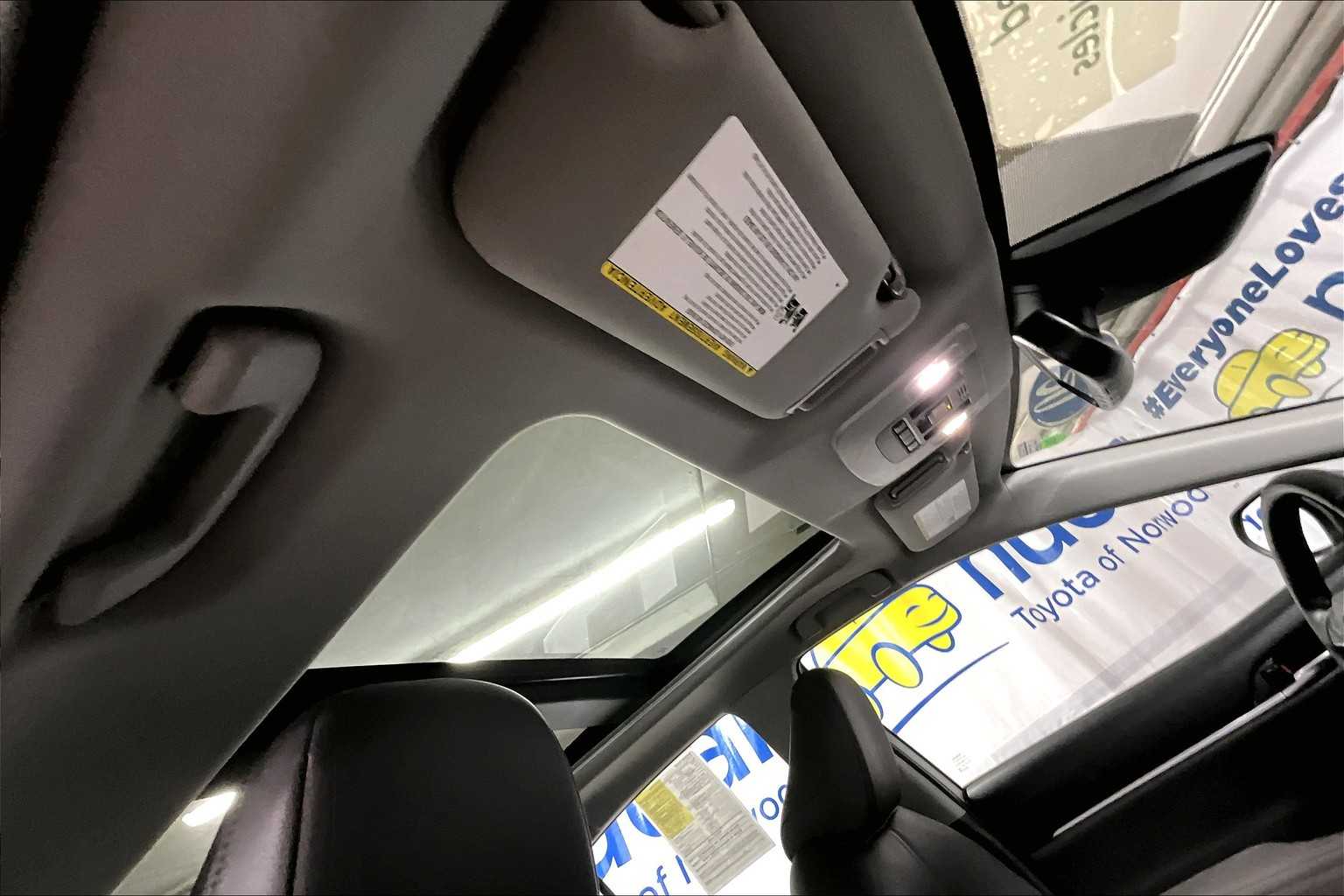 2020 Toyota Camry XLE - Photo 22