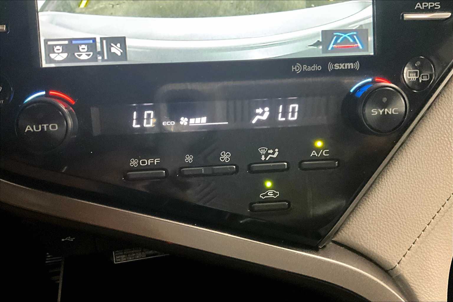 2020 Toyota Camry XLE - Photo 26