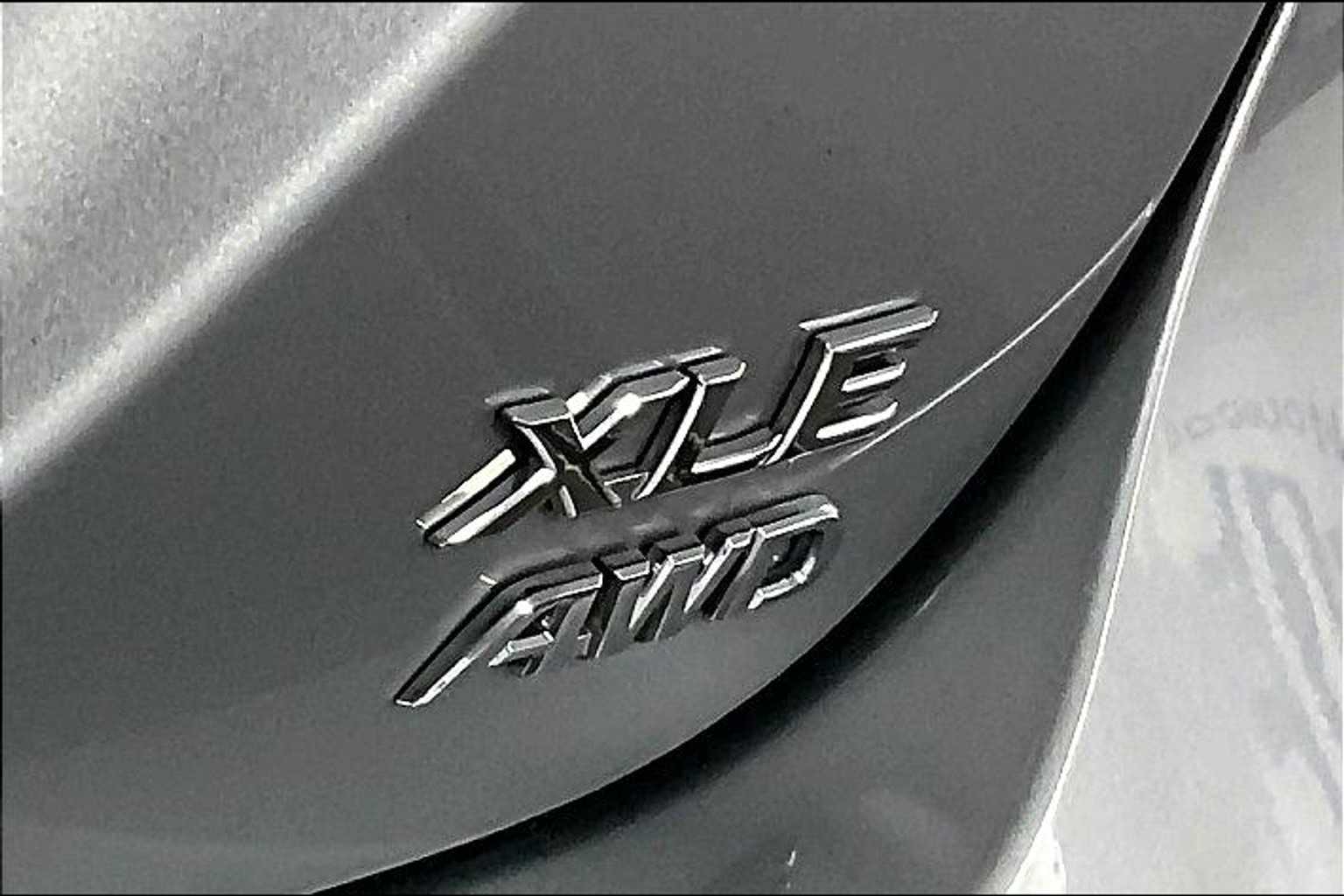 2020 Toyota Camry XLE - Photo 29