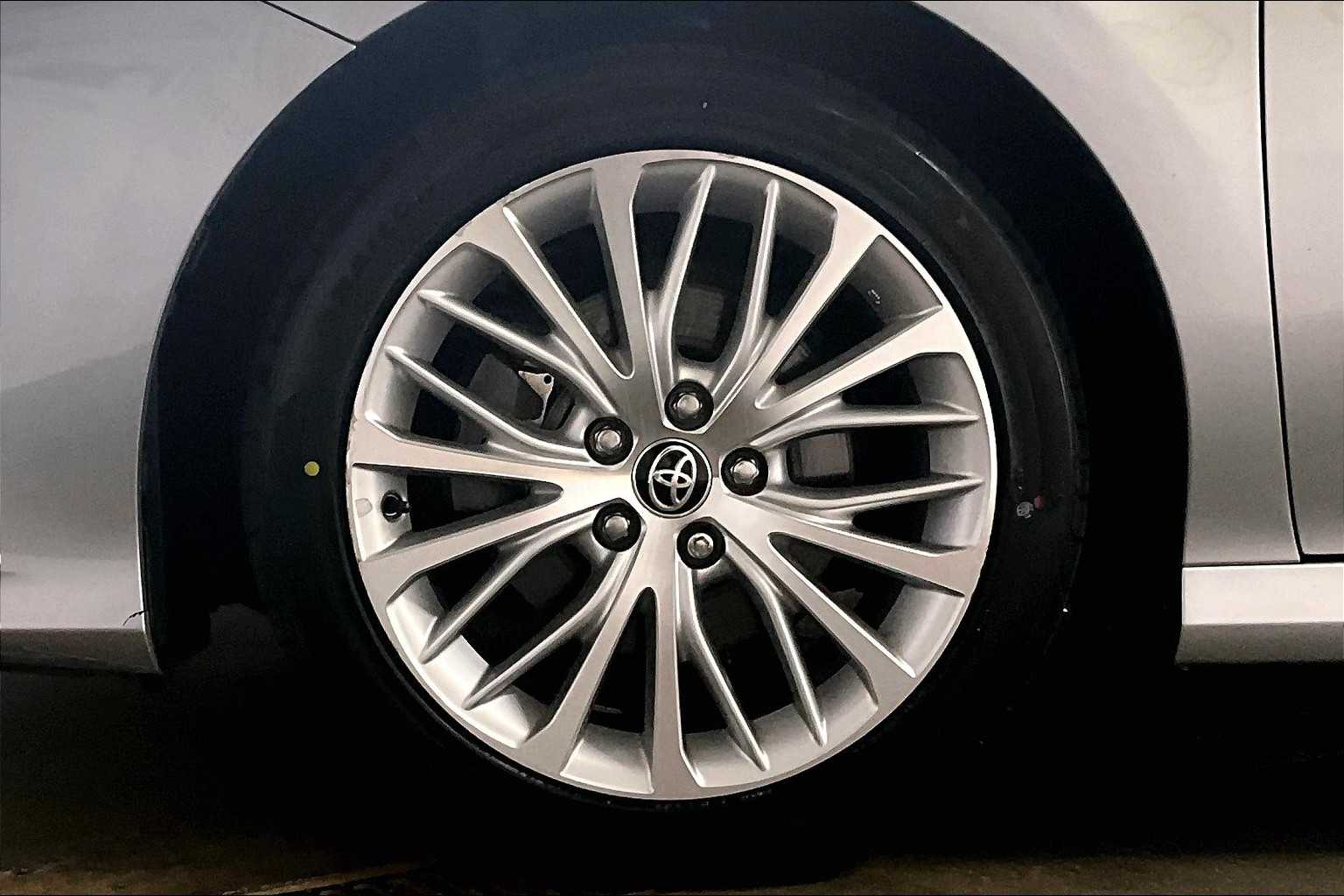 2020 Toyota Camry XLE - Photo 7