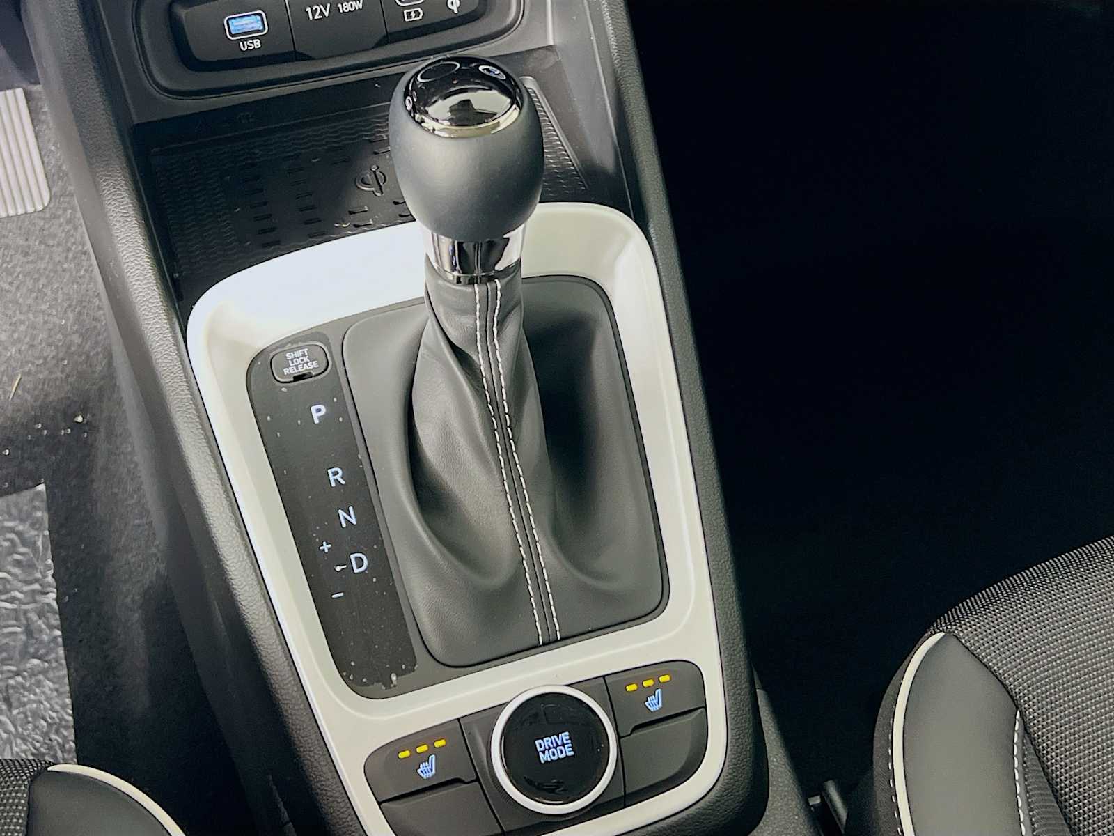 2025 Hyundai Venue Limited - Photo 12