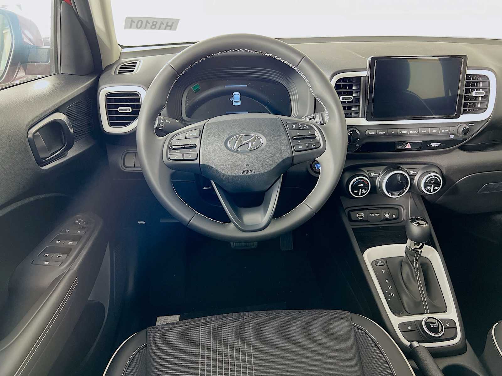 2025 Hyundai Venue Limited - Photo 15