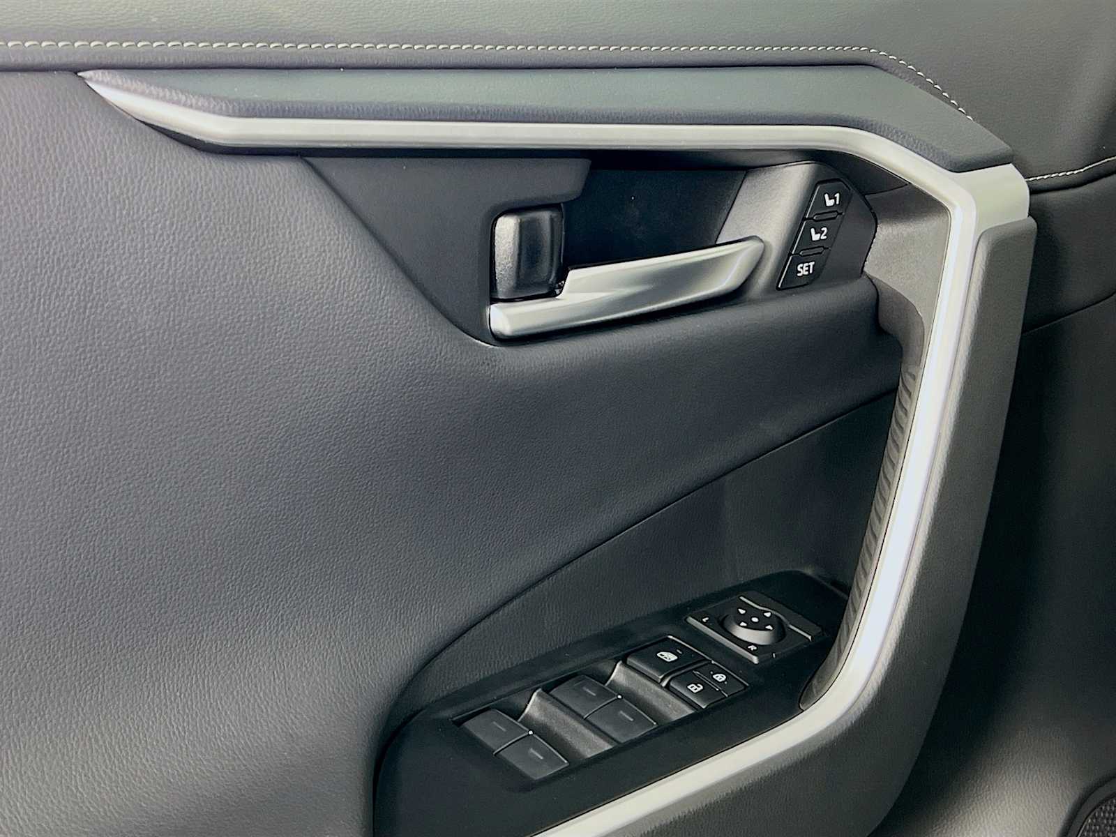 2025 Toyota RAV4 Limited - Photo 16