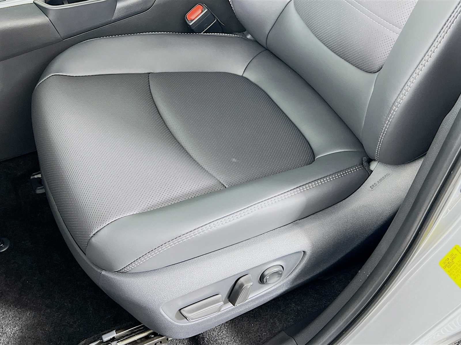 2025 Toyota RAV4 Limited - Photo 17