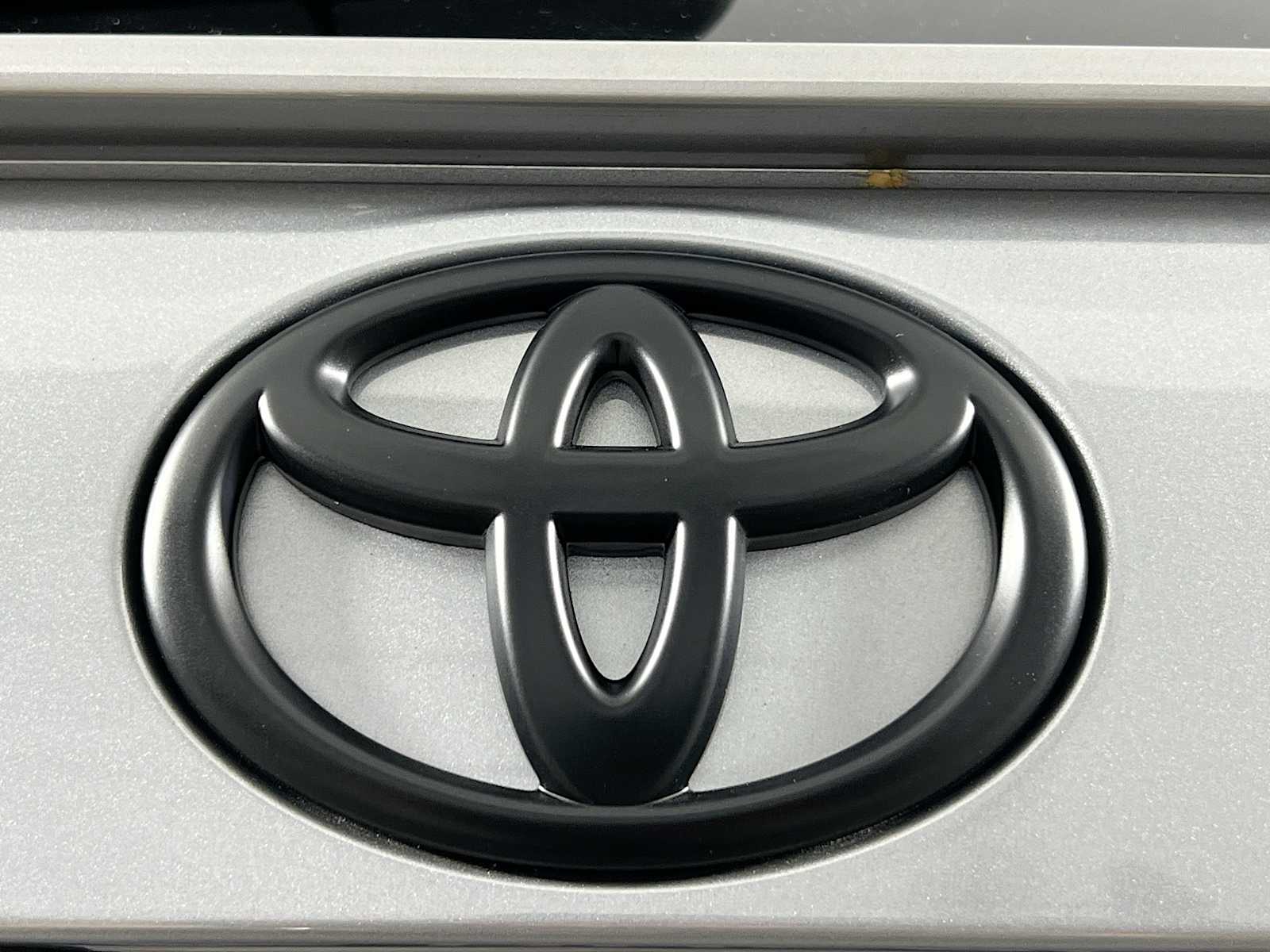 2025 Toyota RAV4 Limited - Photo 18
