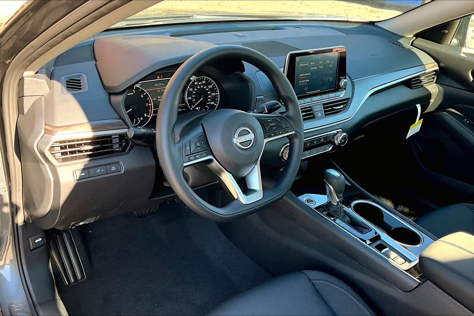 2024 Nissan Altima 2.5 SV - Photo 8