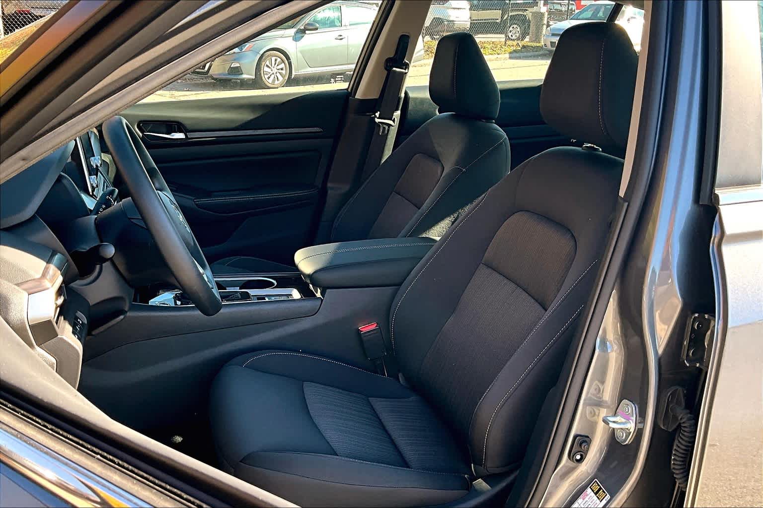 2024 Nissan Altima 2.5 SV - Photo 10