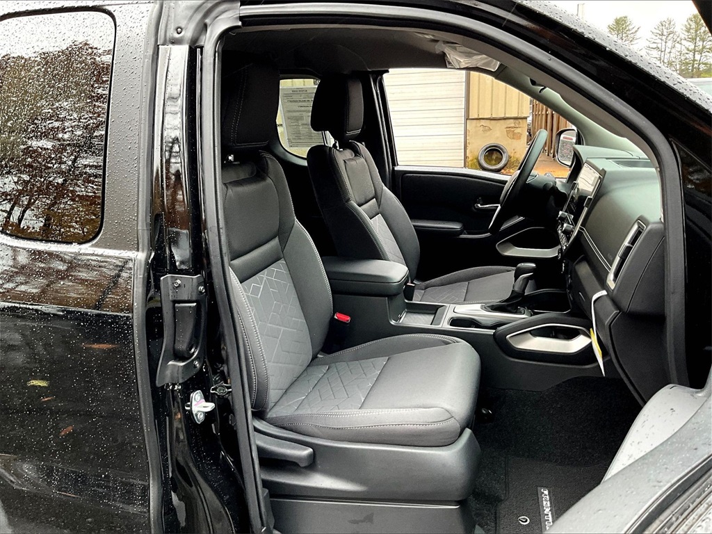 2025 Nissan Frontier SV - Photo 11