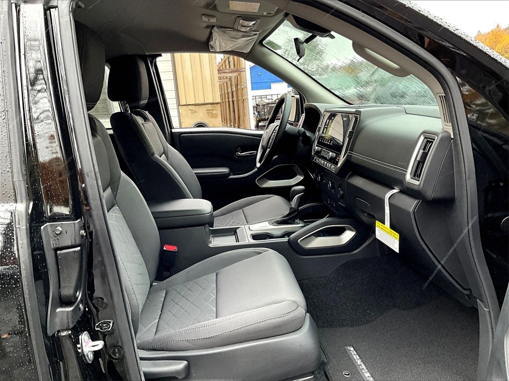 2025 Nissan Frontier SV - Photo 14