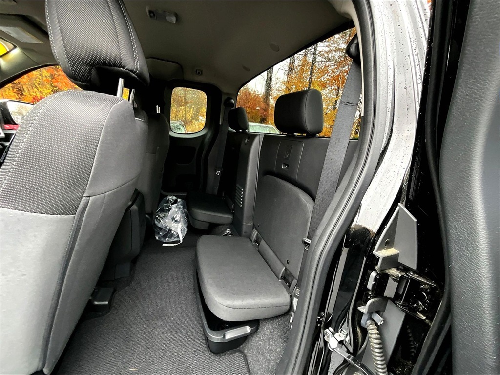 2025 Nissan Frontier SV - Photo 15